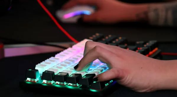 Rrjedhja e dokumenteve sekrete të Ukrainës, informatat e Pentagonit u zbuluan nga “chat”-i i një videoloje