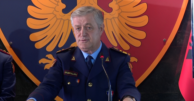 Anëtarët e MEK u takuan në orën 8.00 me Muhamet Rrumbullakun, kryepolici u dha urdhrin për kontroll