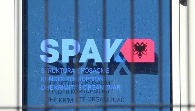 EMRAT- Vidhnin bizhuteri jashtë vendit dhe i shisnin në Shqipëri, jepet masa për të ndaluarit, mes tyre edhe ish-shoferi i Ardi Veliut