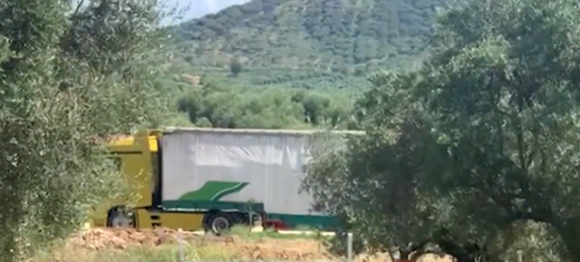 Gjendet një gomone në një fermë në fshatin Babicë, policia kontrolle në disa banesa