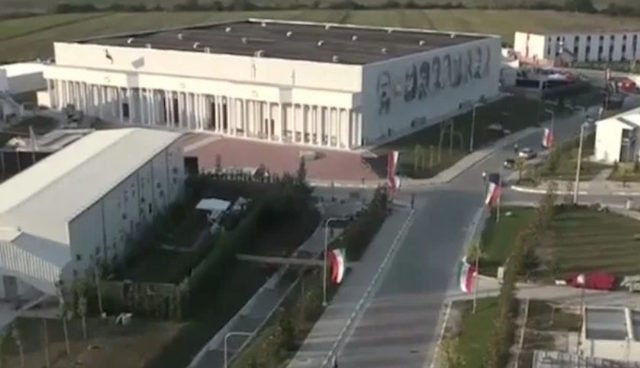 Kontrolli në kampin MEK/ Dërgohen për ekspertim dhjetëra kompjutera në laboratorin shkencor të SPAK