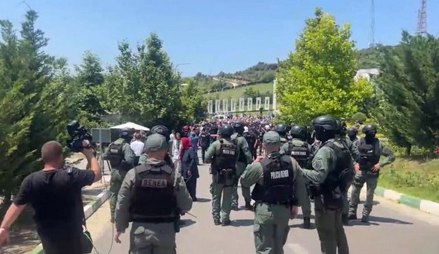 Përplasja në kampin e MEK-ut, Prokuroria merr në pyetje 10 muxhahedinë