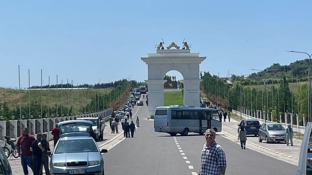 Gjashtë anëtarë të MEK nën hetim, kundërshtuan policinë gjatë kontrollit në kamp