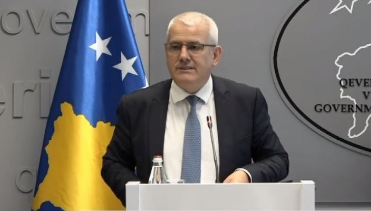 “Vuçiç gënjeshtar kronik, djali i tij është ndaluar vetëm 1 herë”- Ministri Sveçla: Kishte veshur bluze provokative, ishte në dalje të Prishtinës kur…