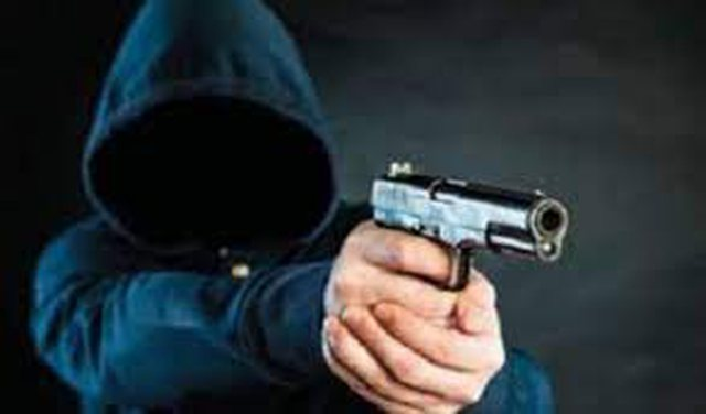 Grabitje me armë në Tiranë! Autori vjedh një shumë të madhe parash, largohet me biçikletë