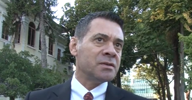 ‘Ata që më duan të vdekur…’/ Ahmetaj mesazh deputetëve: Më kanë kërcënuar se ‘do të ikja në të s’ëmës” në forum partie