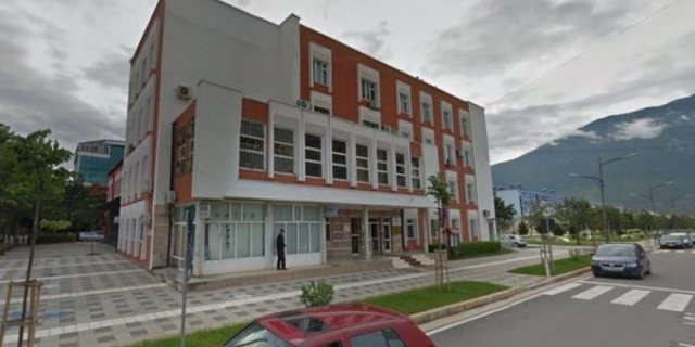 Burg për 57-vjeçarin që regjistroi vajzën ‘inekzistente’ dhe e shpalli të vdekur pas 19 vitesh