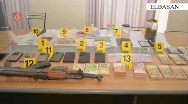 Operacioni anti-drogë në Elbasan! FOTOT, ja kush janë të arrestuarit dhe të shpallurit në kërkim