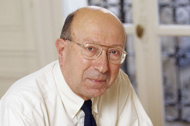 Albanologu francez i dhuron bibliotekën e tij Shqipërisë