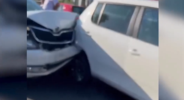 7 makina përfshihen në aksident, bllokohet autostrada Durrës-Tiranë