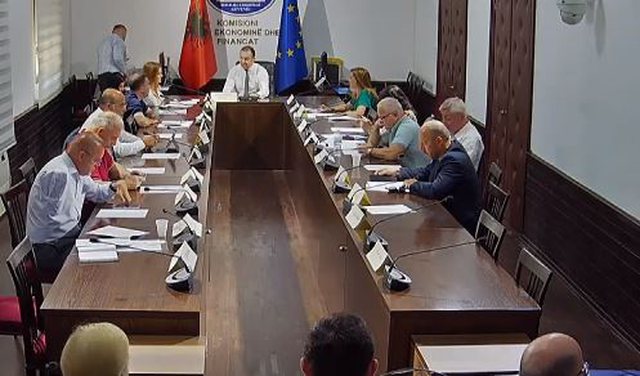 Debate te ‘Ekonomia’/ PS miraton në parim projektligjin për kanabisin! Tabaku-Shalsit: Ke ardhur i freskët nga konkursi i shahut