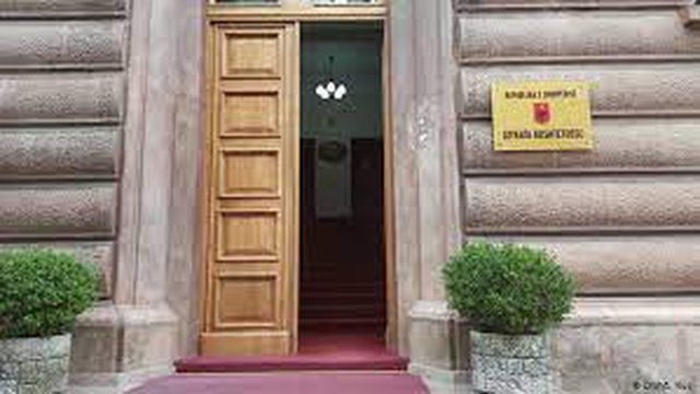 Kushtetuesja miraton marrëveshjen Rama-Alabar, shumica e gjyqtarëve iu shmang thelbit të padisë së opozitës, përveç…Sonila Bejtjas