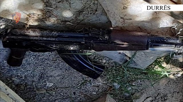 Prishën martesën, sherr mes familjeve në Durrës. Policia ndërhyn dhe sekuestron armën kallashnikov të dhëndrit