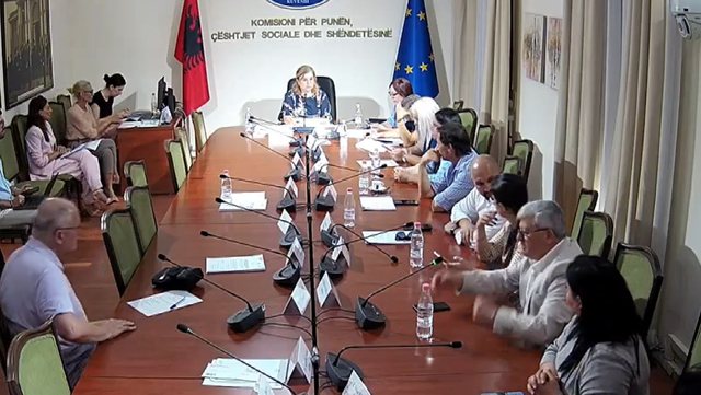 Mes debatesh/ Komisioni i Shëndetësisë kalon pr/ligjin e kanabisit, propozimi i Braçes rrëzohet, të enjtën votimi në Kuvend