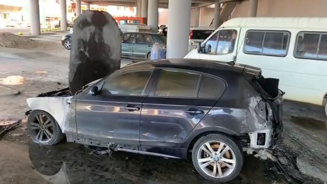 Çfarë po ndodh në qytetin bregdetar? Digjen 3 makina në Vlorë